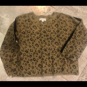 Cropped leopard sweater